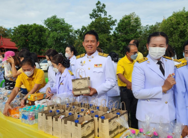 ทำบุญตักบาตรถวายพระราชกุศล พระบาทสมเด็จพระเจ้าอยู่หัว ณ ... พารามิเตอร์รูปภาพ 10